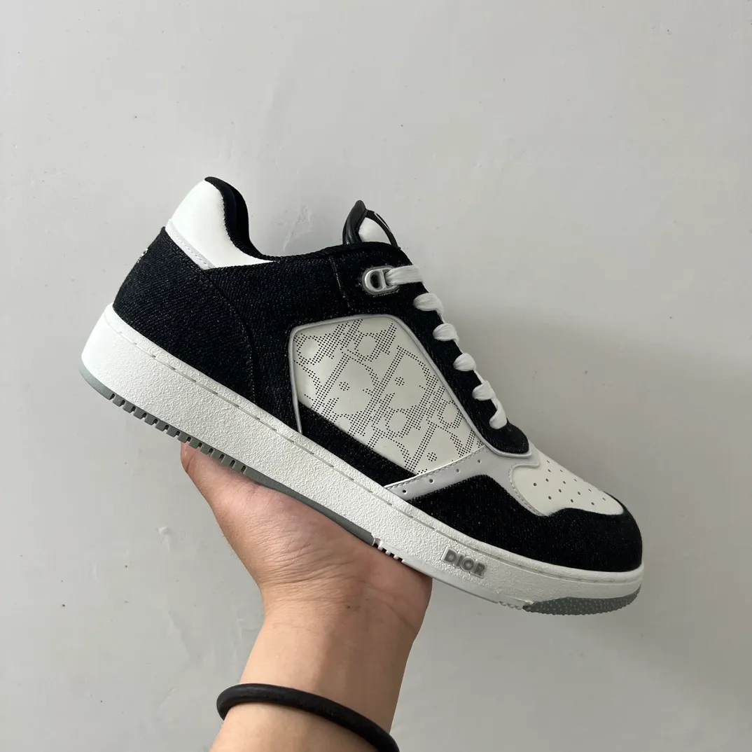 👟👟Ex-factory price 560👟👟 Men's size +10 Dior B27 series ✨2024 upgraded version purchasing agent grade ✨Super🔥sports shoes👫couple shoes. The high version 1:1 adopts oil edge lasting technology, the fabric is imported first-layer cowhide + high-tech fabric, and the inner cowhide + customized lining. TPU original engraved outsole. More than 30 colors of high-soled boots are available. Size: 35-42 for women and 38-46 for men. Bosses are welcome to compare...